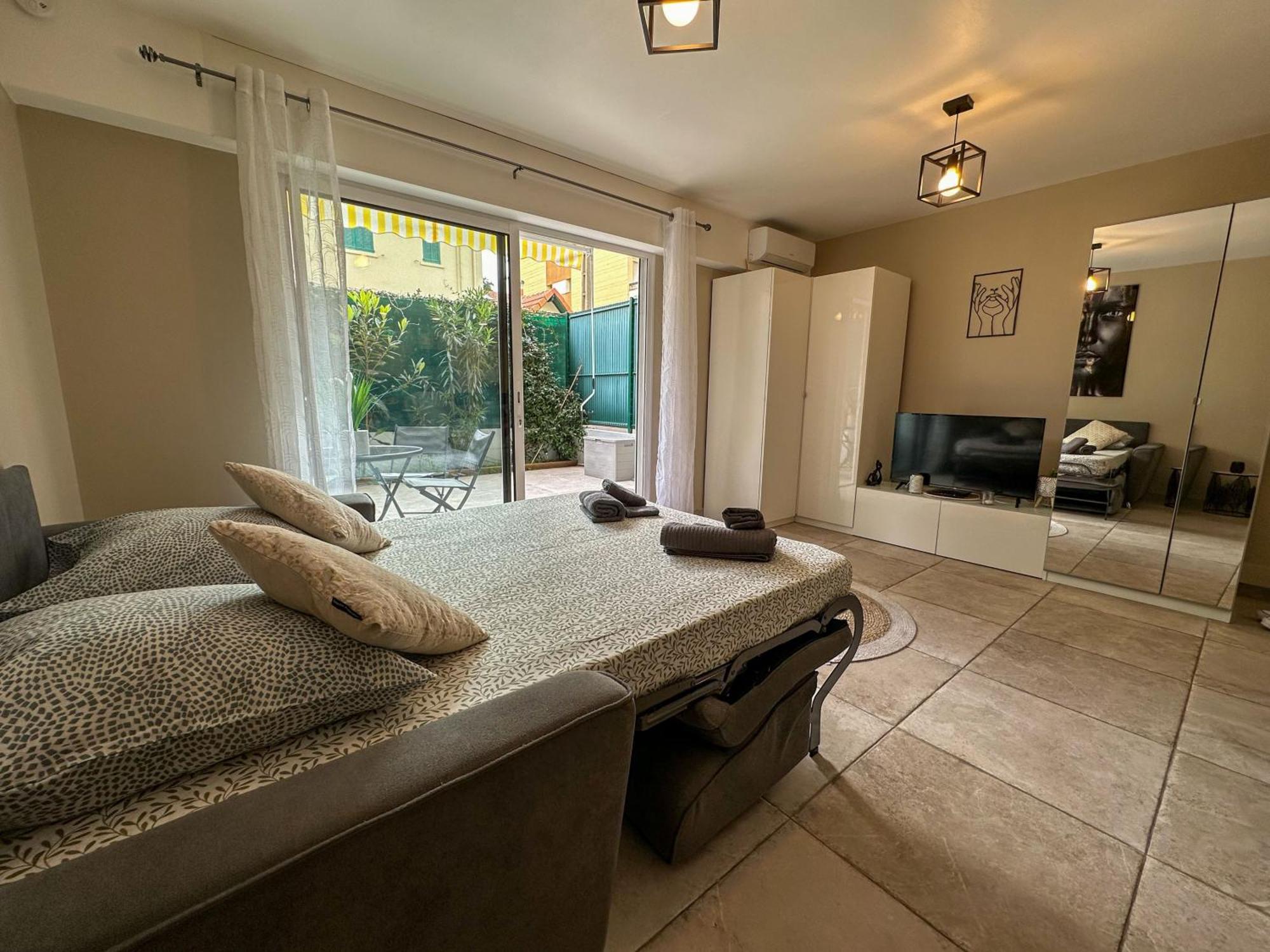 Cosy Madrid, Appartement Proche De La Mer Cannes Buitenkant foto