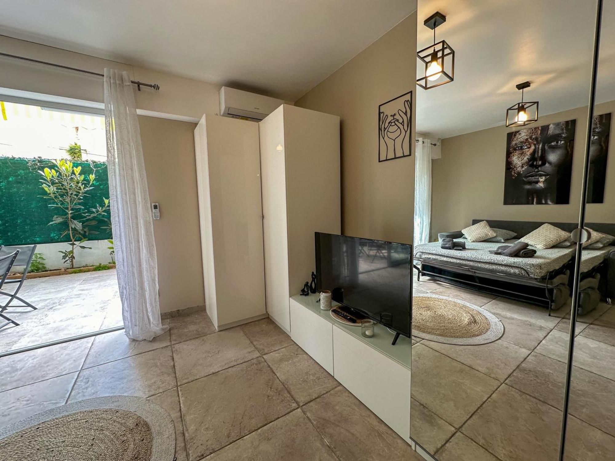 Cosy Madrid, Appartement Proche De La Mer Cannes Buitenkant foto