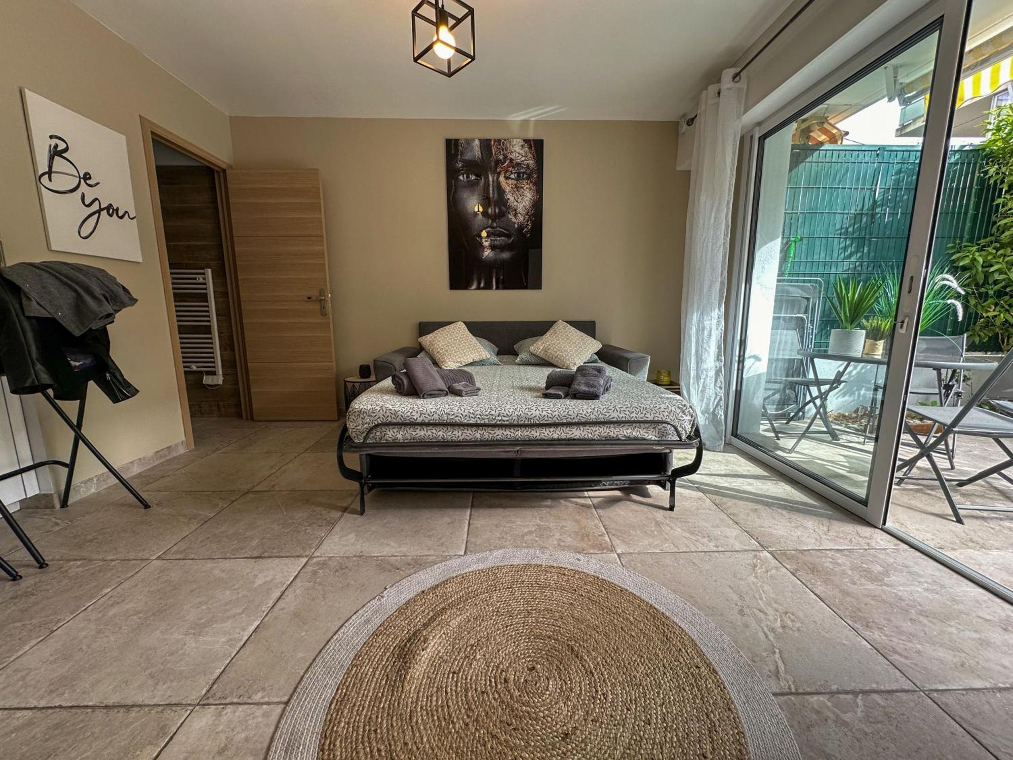 Cosy Madrid, Appartement Proche De La Mer Cannes Buitenkant foto